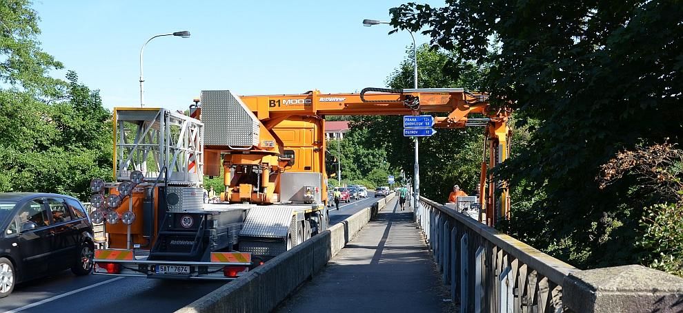 Karlovy Vary: Tři hodiny trvala první část diagnostiky Chebského mostu