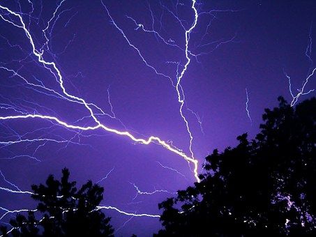 Meteorologové varují před bouřkami