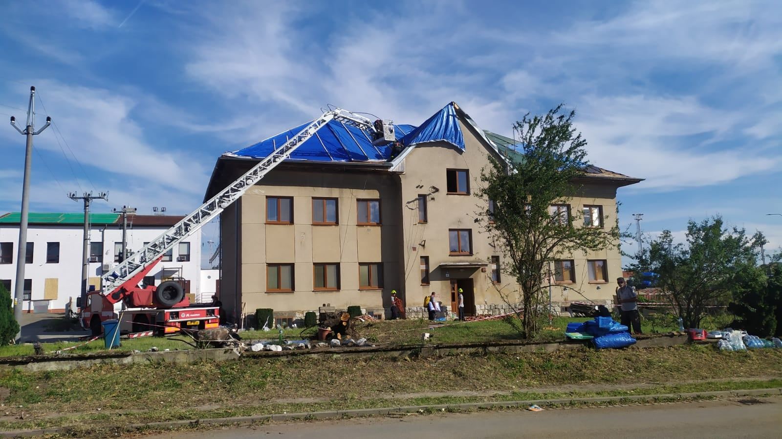 Obrovské množství lidí stále pomáhá na jižní Moravě