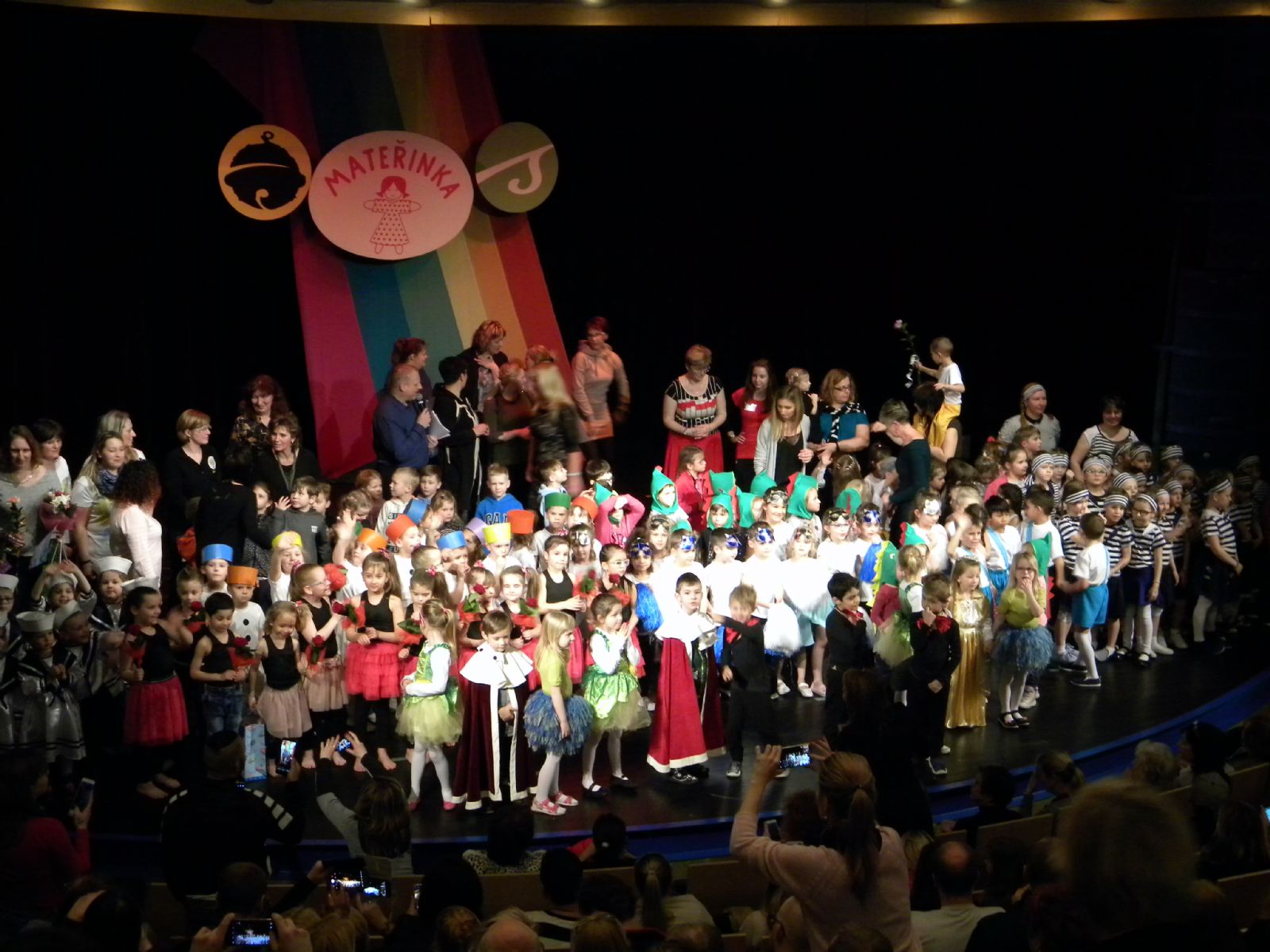 Sokolov: Školáčci z mateřinek nadchli publikum svými vystoupeními