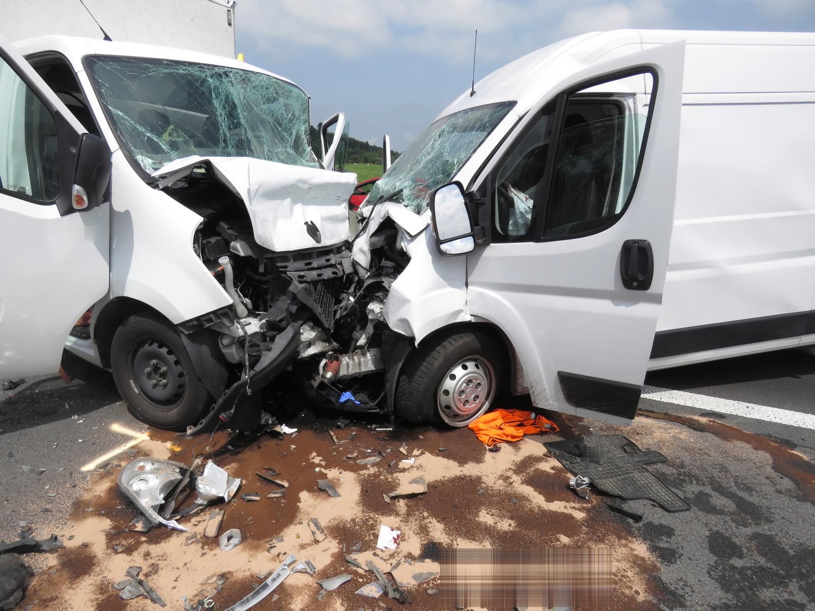 Vážná dopravní nehoda u odbočky na Čichalov