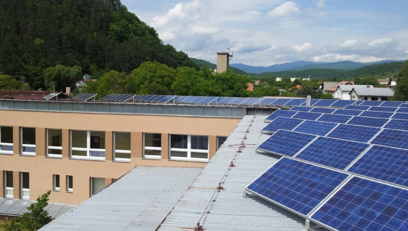 Podnikáte v Jihomoravském kraji a přemýšlíte, jak snížit náklady na provoz firmy? Využijte dotace na fotovoltaiku!